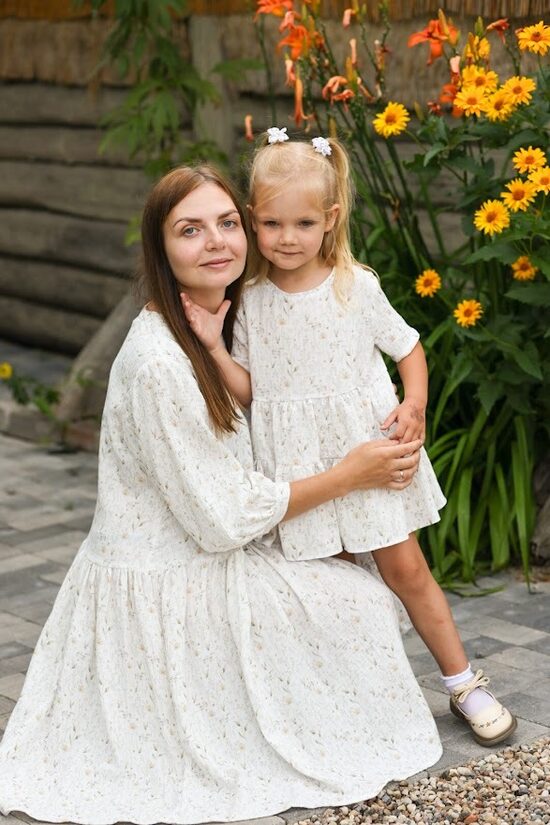 Muslina kleitiņa balta ar smalkiem ziediem