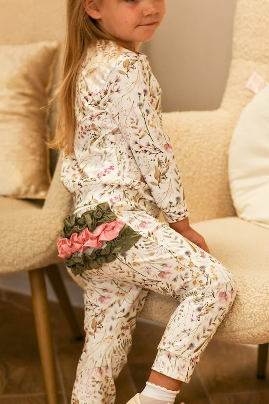 Brīvā laika kostīms bērnam ar volāniem