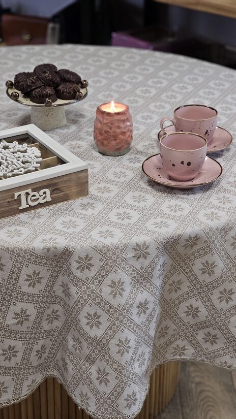 Apaļā galda lina galdauts ar ausekļa rakstu 1,54m