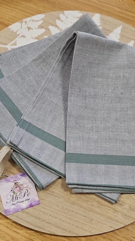 Virtuves dvielis zaļā krāsā ar svītru