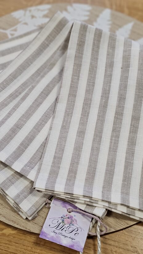 Lina virtuves dvielis ar šaurām svītrām