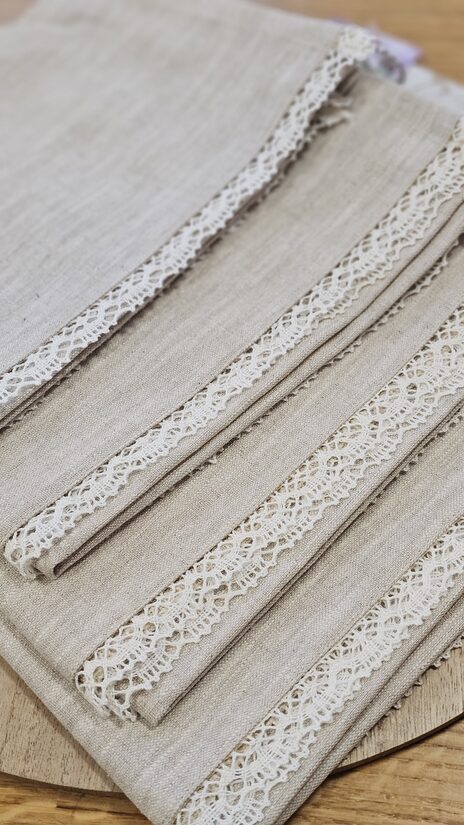 Lina virtuves dvielis ar mežģīni