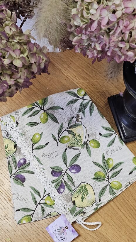 Virtuves dvielis ar olīvu rakstu un mežģīni