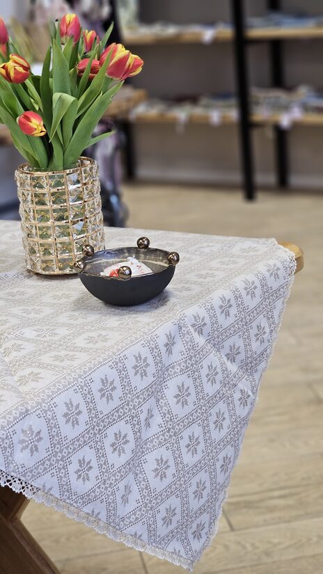 Lina galdauts ar ausekļa rakstu un mēžģīni 1m x 1,2m