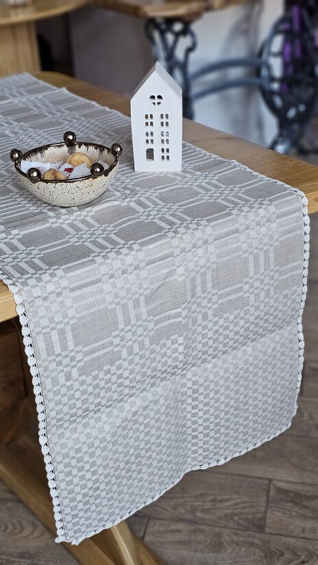 Lina galda celiņš ar šauru mežģīni 0,44x1,54