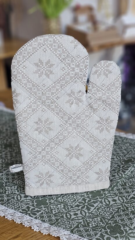 Virtuves cimds ar ausekļa rakstu