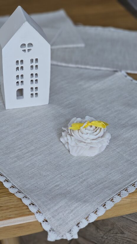 Lina galda salvete ar mežģīni 