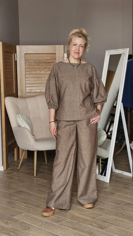 Lina kostīms gaiši brūns, 38-40 izm.