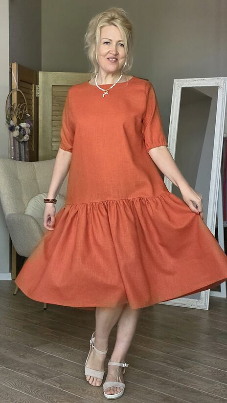 Oranža lina kleita ar volānu