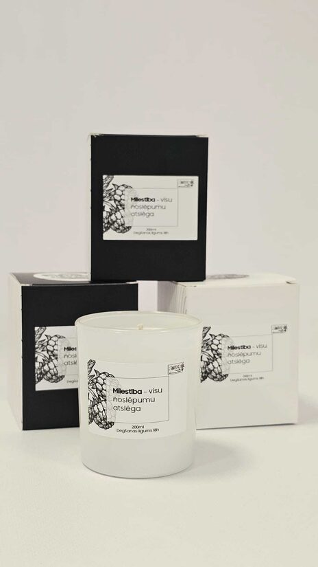 Sojas vaska svece "Mīlestība - visu noslēpumu atslēga"